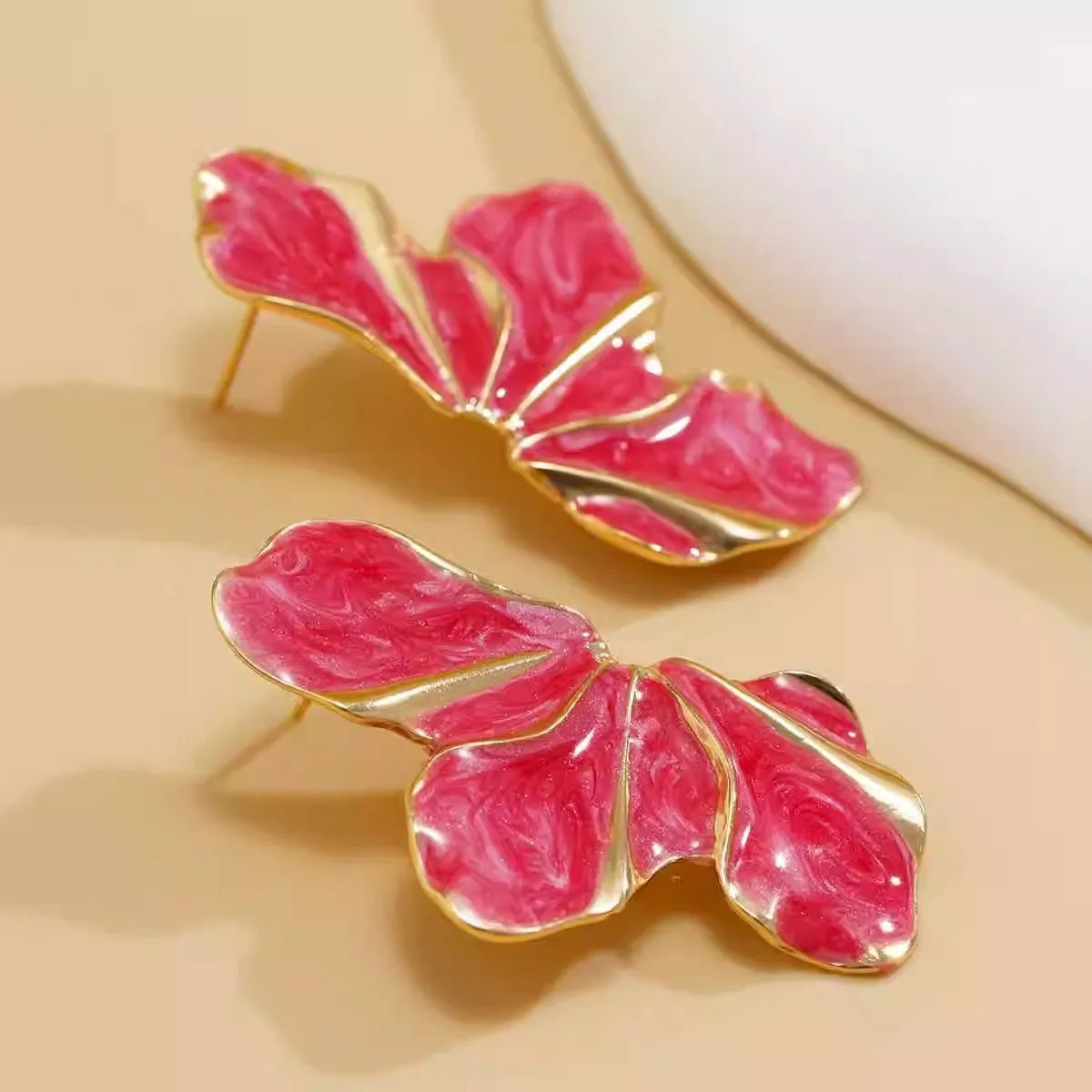 Floral Maple Leaf Stud Earrings – Nature-Inspired Vintage Jewelry