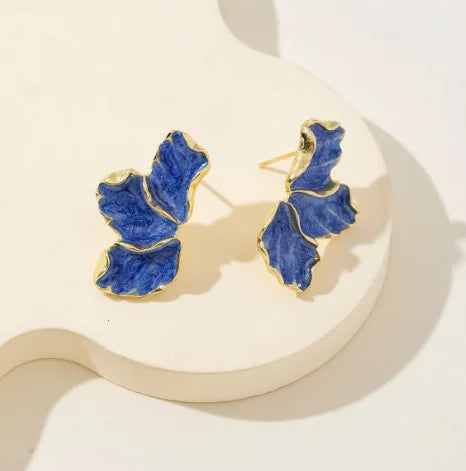 Floral Maple Leaf Stud Earrings – Nature-Inspired Vintage Jewelry