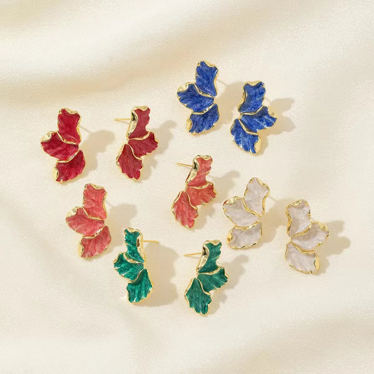 Floral Maple Leaf Stud Earrings – Nature-Inspired Vintage Jewelry