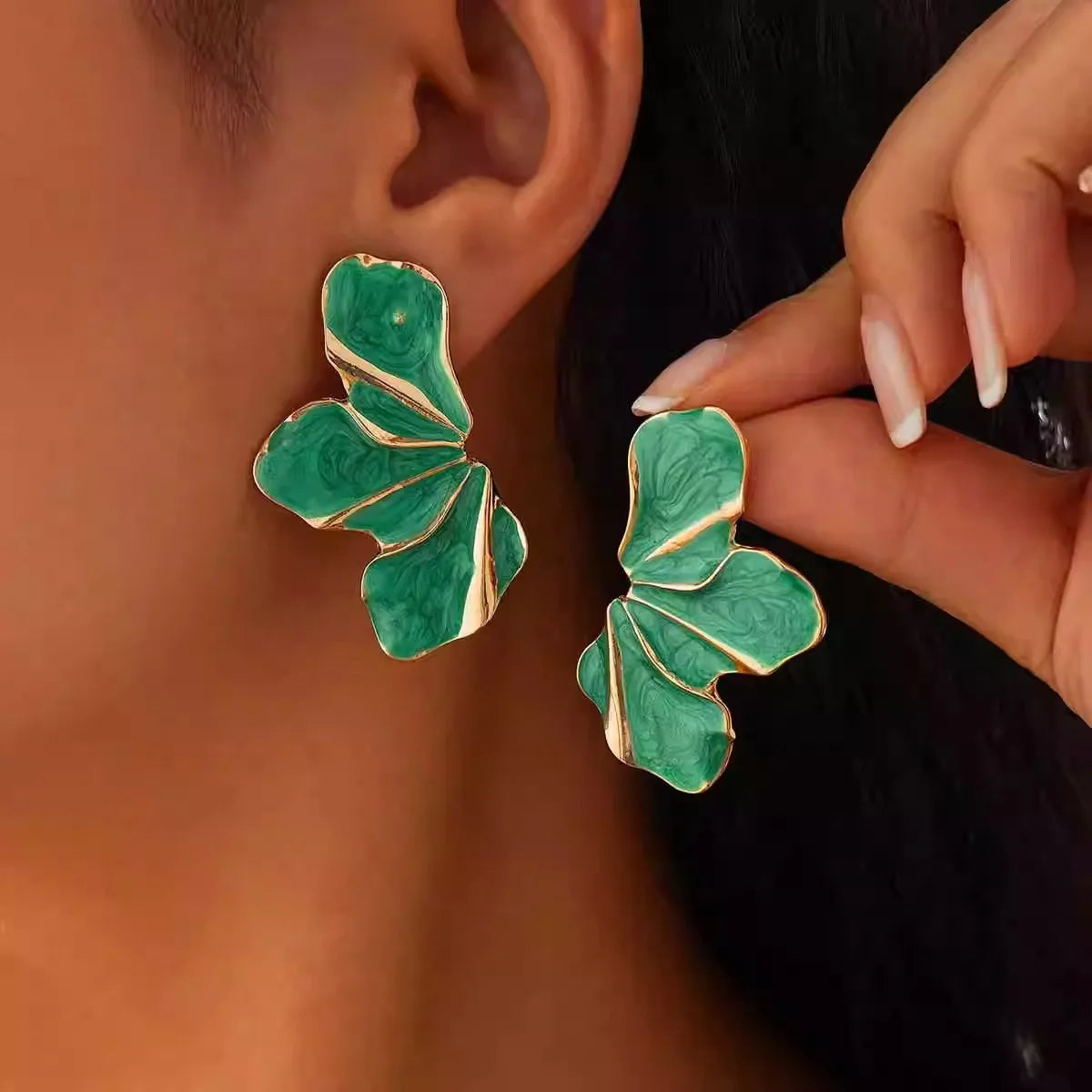 Floral Maple Leaf Stud Earrings – Nature-Inspired Vintage Jewelry