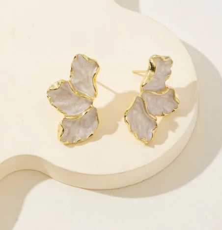 Floral Maple Leaf Stud Earrings – Nature-Inspired Vintage Jewelry
