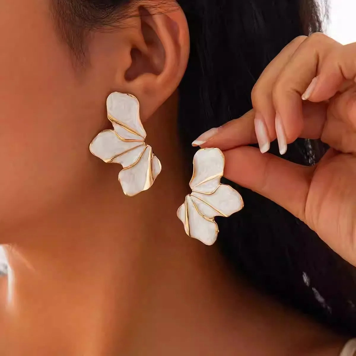Floral Maple Leaf Stud Earrings – Nature-Inspired Vintage Jewelry